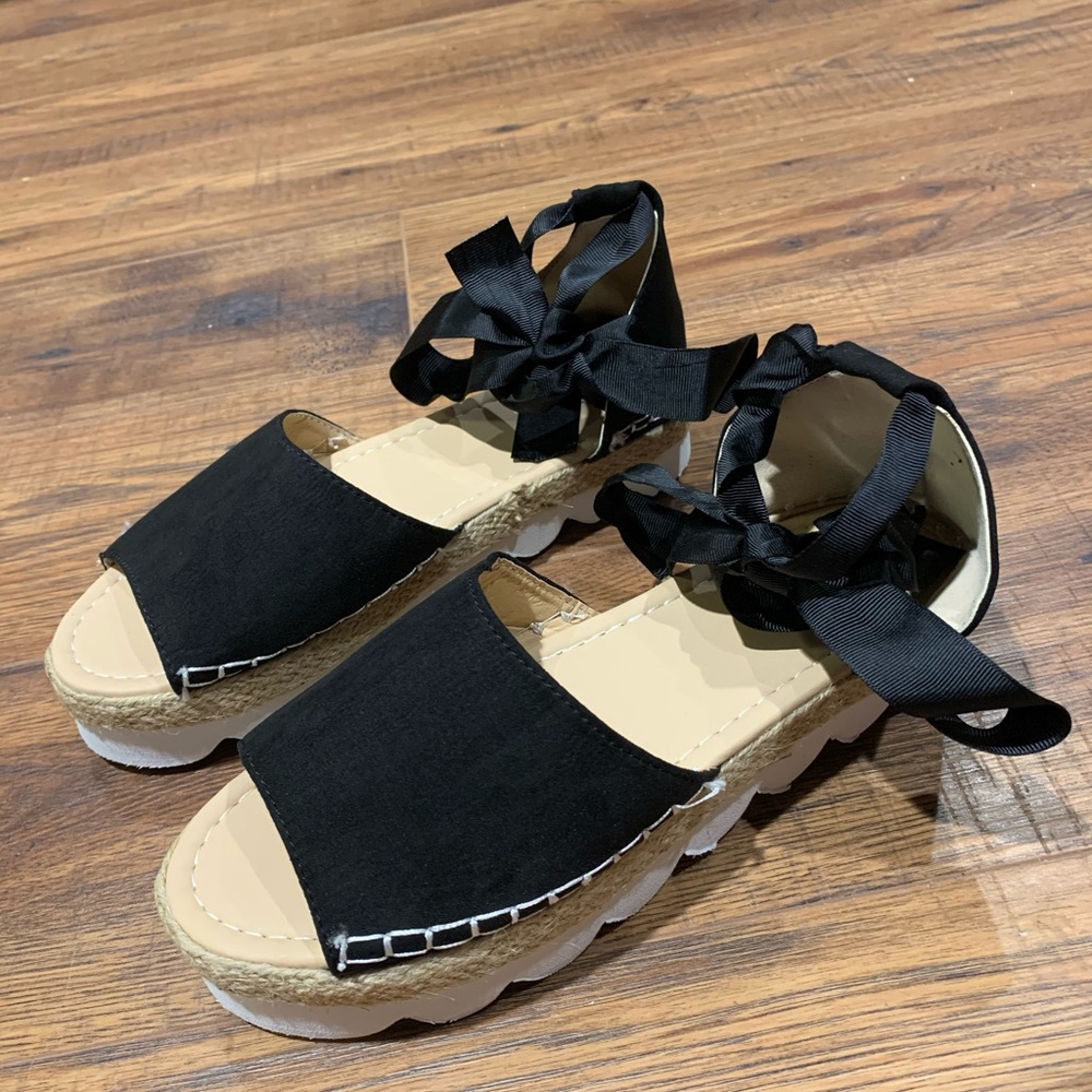 🌸Black Espadrille sandal🌸 - Picture 4 of 7